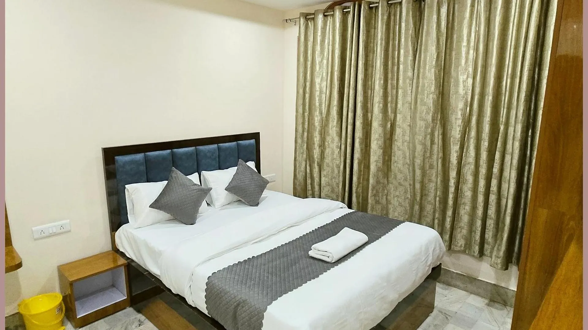 Vns - Hotel Premium Rudra Guest House - Warm Hospitality & Comfortable Room In Varanasi - Near Kashi Vishwanath Temple - Best Hotel In Βαρανάσι
