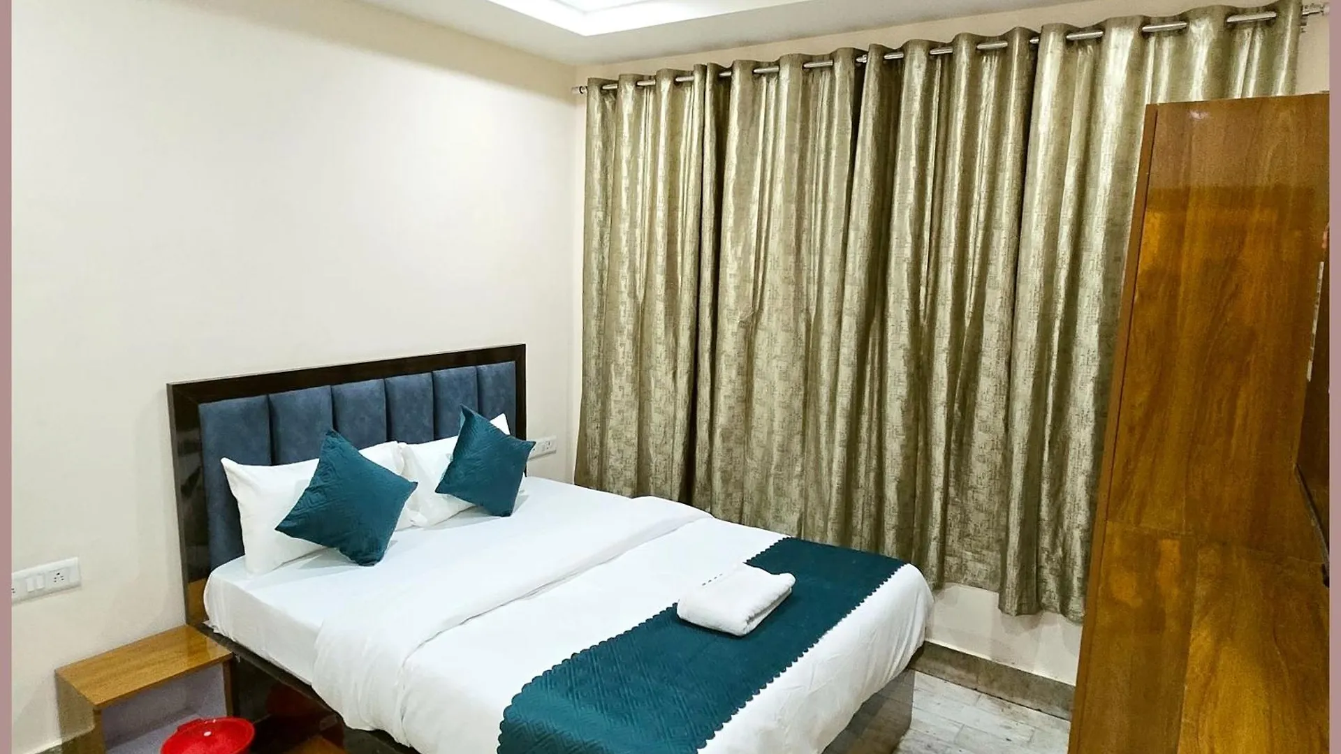 Vns - Hotel Premium Rudra Guest House - Warm Hospitality & Comfortable Room In Varanasi - Near Kashi Vishwanath Temple - Best Hotel In Βαρανάσι