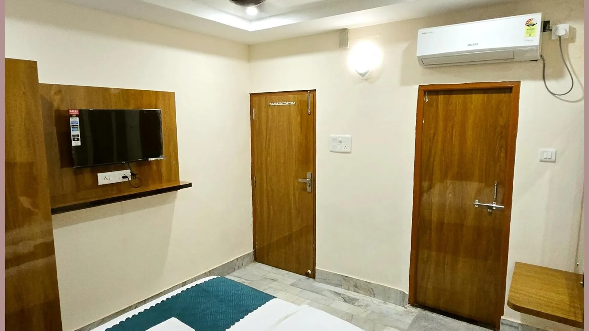 Vns - Hotel Premium Rudra Guest House - Warm Hospitality & Comfortable Room In Varanasi - Near Kashi Vishwanath Temple - Best Hotel In Βαρανάσι 4*,