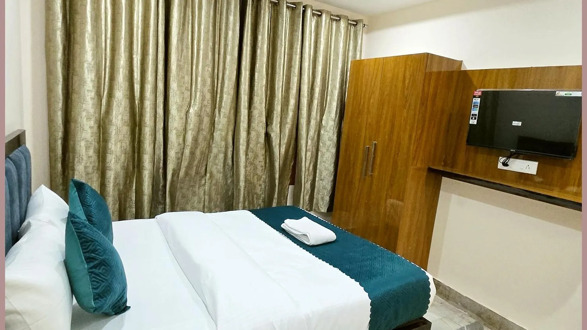 Vns - Hotel Premium Rudra Guest House - Warm Hospitality & Comfortable Room In Varanasi - Near Kashi Vishwanath Temple - Best Hotel In Βαρανάσι