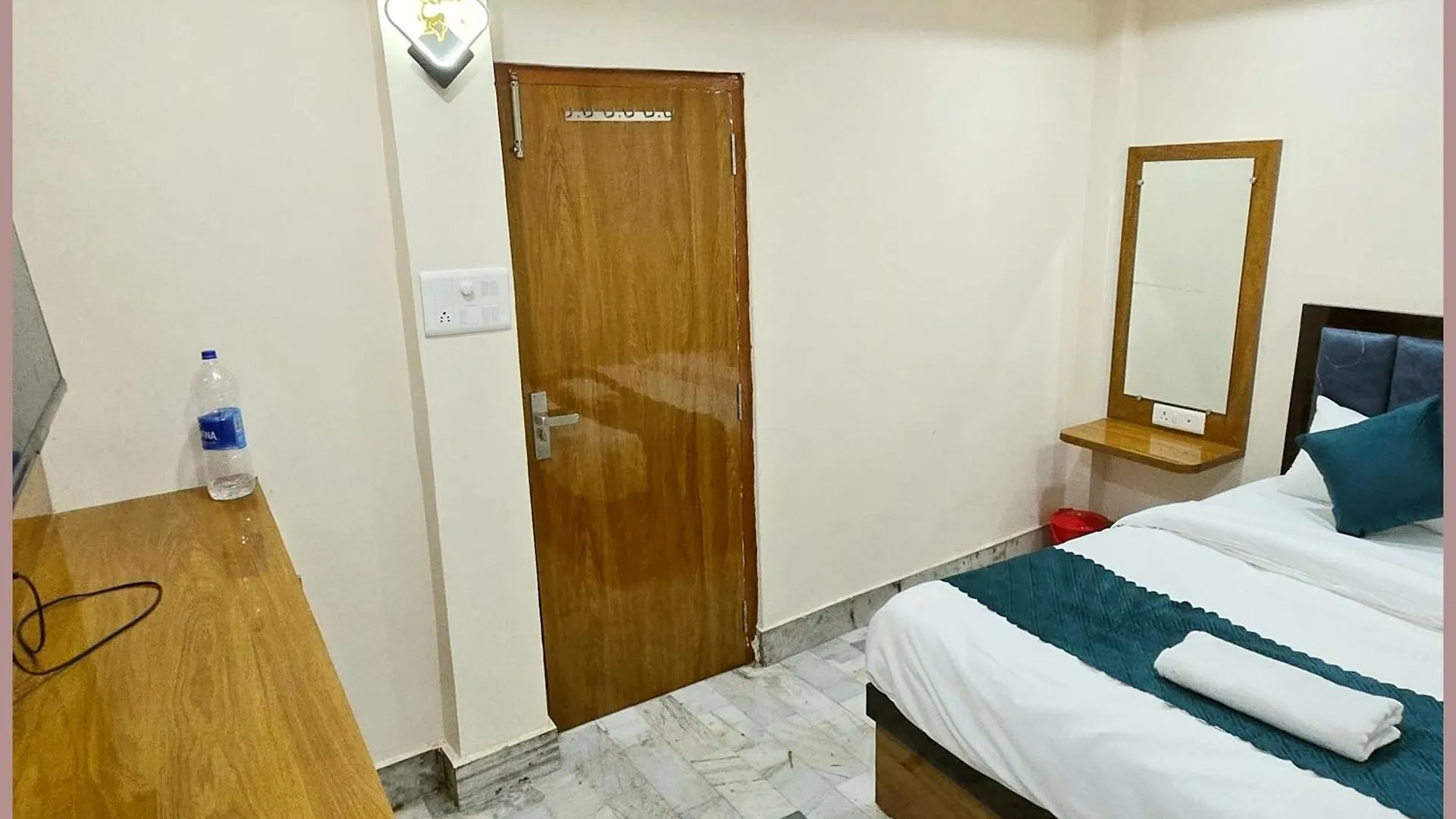 Vns - Hotel Premium Rudra Guest House - Warm Hospitality & Comfortable Room In Varanasi - Near Kashi Vishwanath Temple - Best Hotel In Βαρανάσι Ινδία