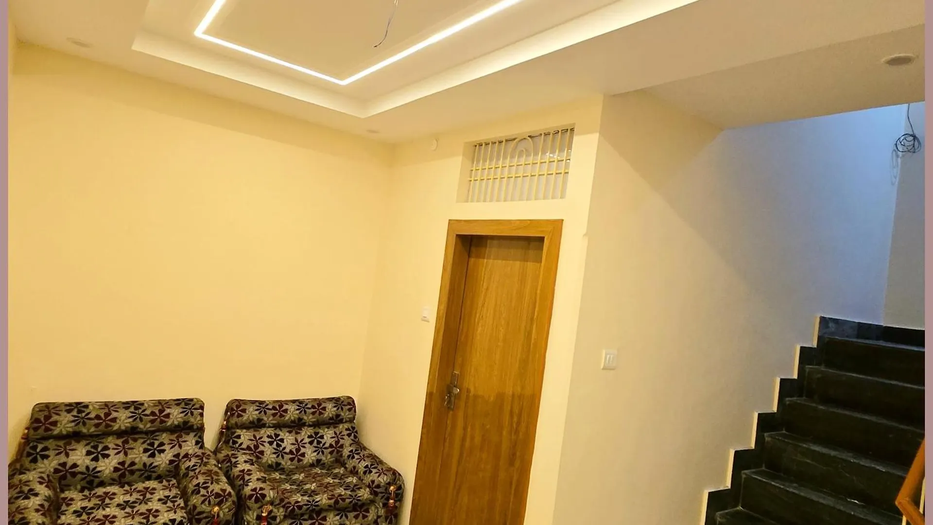 Vns - Hotel Premium Rudra Guest House - Warm Hospitality & Comfortable Room In Varanasi - Near Kashi Vishwanath Temple - Best Hotel In Βαρανάσι 4*,